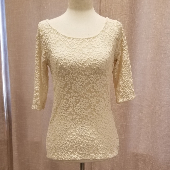 Bow tie back lace top - Picture 2 of 3